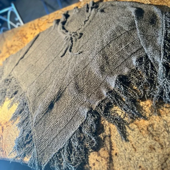 BELLA BERRY AGRAY NITTED PONCHO - Picture 5 of 7